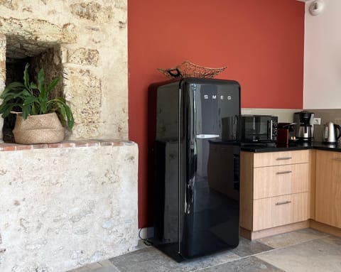 Family Suite (Annexe) | Private kitchen | Espresso maker, coffee/tea maker, electric kettle