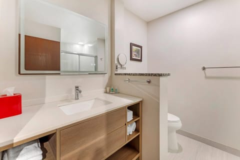 Desk, iron/ironing board, free cribs/infant beds, free WiFi