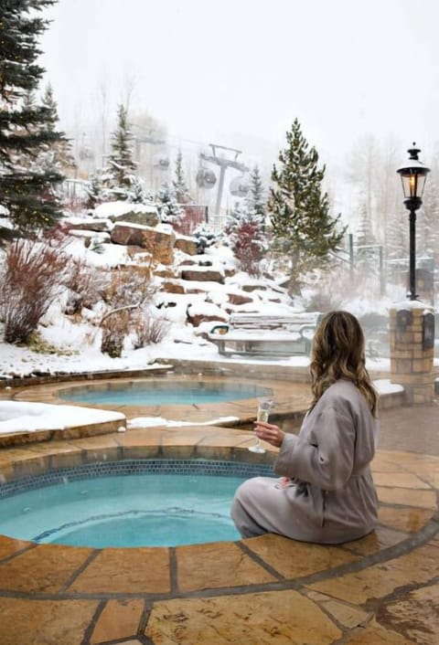 Outdoor pool, cabanas (surcharge), pool umbrellas