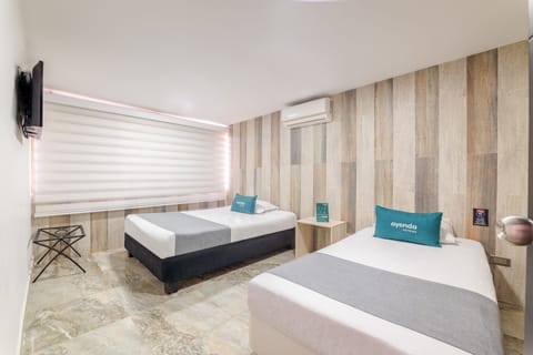 Twin Room | Hypo-allergenic bedding, in-room safe, desk, free WiFi
