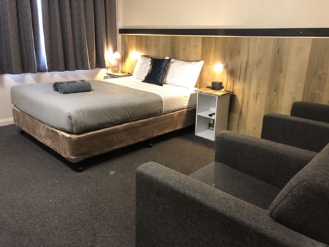 Deluxe Double Room, 1 Queen Bed | Free WiFi, bed sheets
