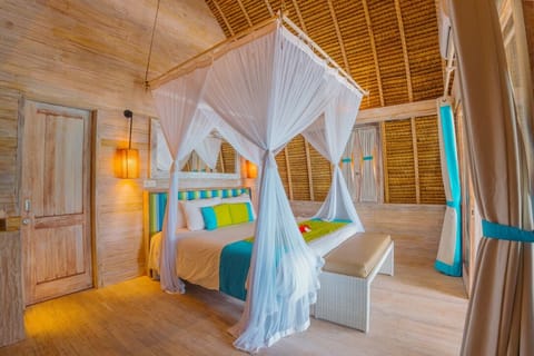 Deluxe Room, Beach View, Beachfront | In-room safe, blackout drapes, free WiFi, bed sheets