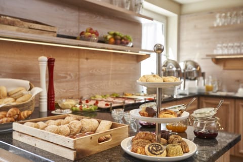 Daily buffet breakfast for a fee