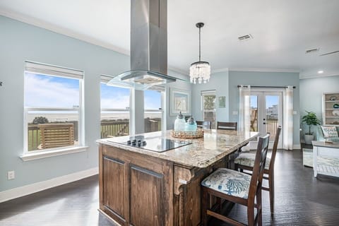 House, 2 Bedrooms | Private kitchen | Fridge, microwave, oven, dishwasher