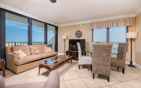 Island Winds East 811 Gulf Shores, Alabama, beach front, 3 bedroom condominium