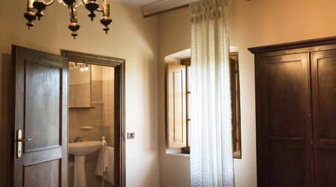 Elite Double or Twin Room, 1 Bedroom | Bathroom sink