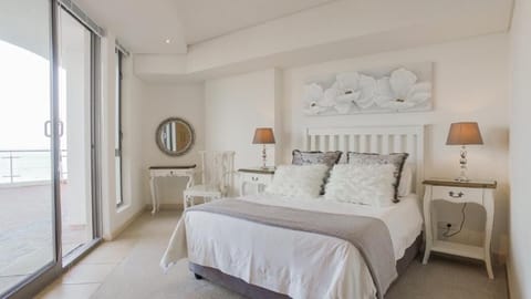 4 bedrooms, premium bedding, blackout drapes, free WiFi