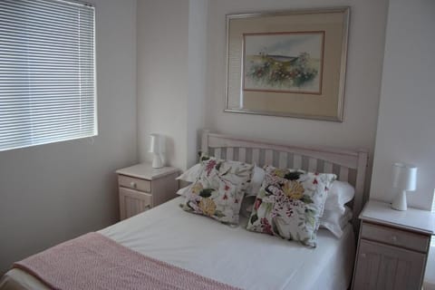 4 bedrooms, premium bedding, blackout drapes, free WiFi