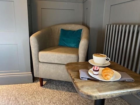 Double En-suite | Iron/ironing board, free WiFi, bed sheets