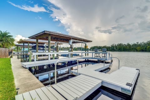 Homosassa Vacation Rental | 2BR | 2BA | Stairs Required | 1,300 Sq Ft