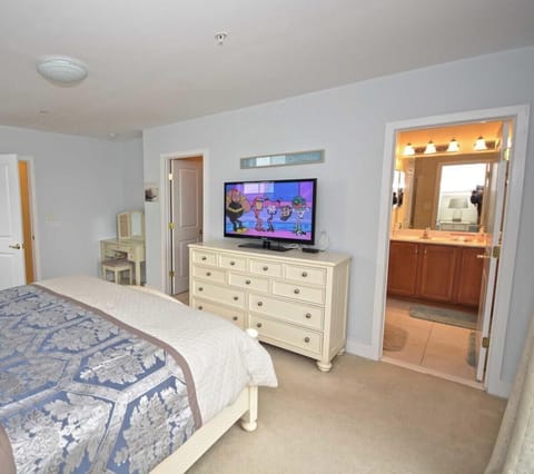 Broad Marsh 105F King Master bedroom