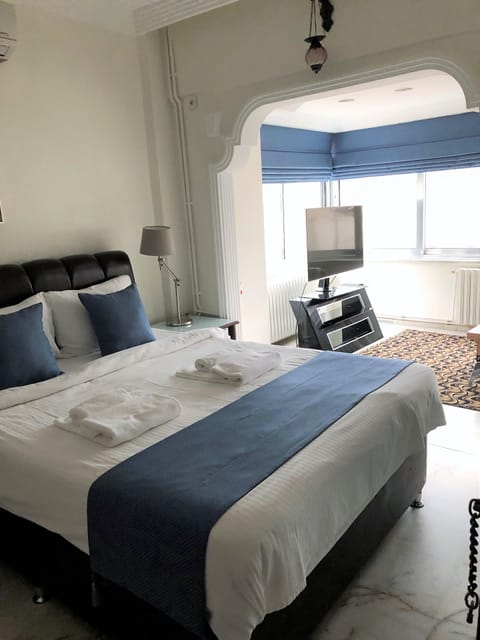 Minibar (free items), in-room safe, desk, laptop workspace