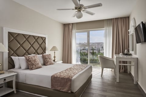 Free minibar items, in-room safe, desk, free WiFi