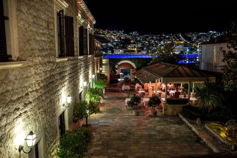 Deluxe Double Room | Hypo-allergenic bedding, minibar, in-room safe, individually decorated