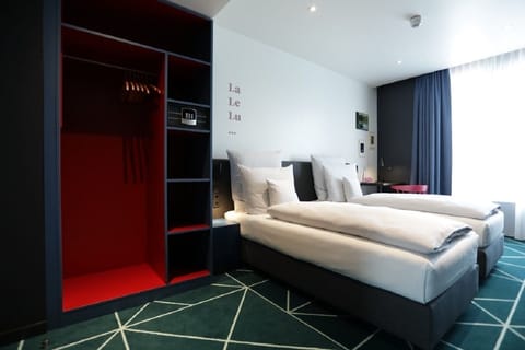 Twin Room | In-room safe, desk, soundproofing, free WiFi