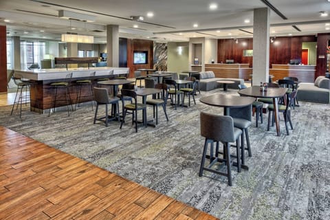 Breakfast and dinner served