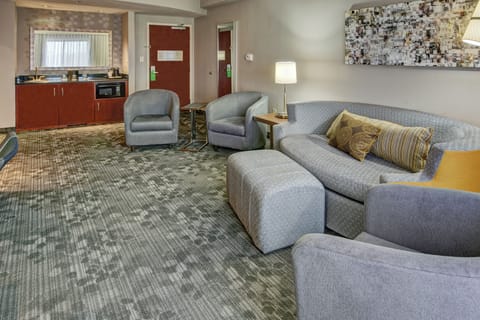 Suite, 1 Bedroom (Mobility/Hearing Accessible, Tub) | Hypo-allergenic bedding, desk, blackout drapes, iron/ironing board