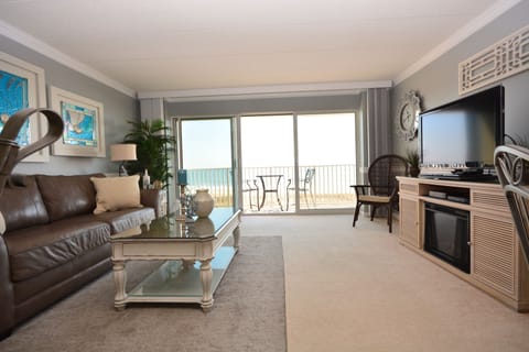La Mirage 204-LIVING-AREA