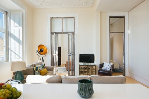 Living room with TV and internet