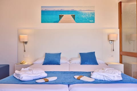 Superior Double Room | In-room safe, desk, blackout drapes, WiFi