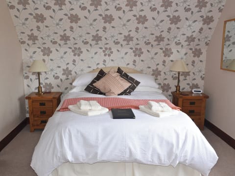 Blackout drapes, free WiFi, bed sheets