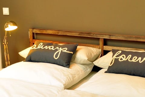 Comfort Studio, 1 Bedroom, Private Bathroom | Soundproofing, iron/ironing board, rollaway beds, free WiFi