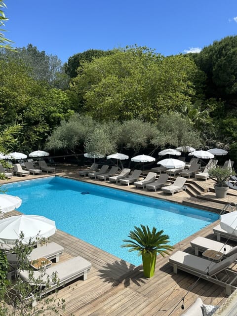 Seasonal outdoor pool, pool umbrellas, sun loungers