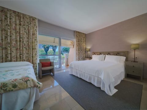 Double Room (With an Extra Bed) | Minibar, in-room safe, desk, free WiFi