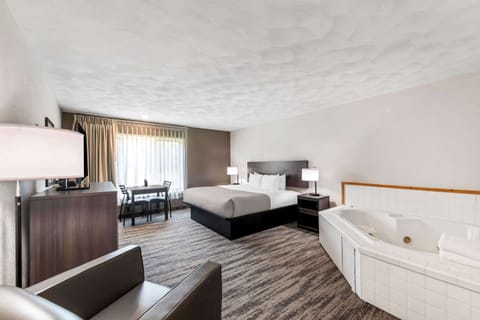 Standard Room, 1 King Bed, Non Smoking | Desk, iron/ironing board, free WiFi, bed sheets