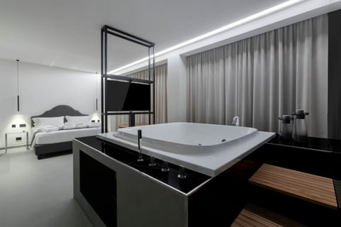 Luxury Suite, Balcony, City View | 1 bedroom, premium bedding, minibar, desk