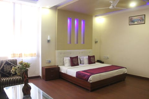 Family Suite, 1 King Bed, City View, Executive Level | Rollaway beds, free WiFi
