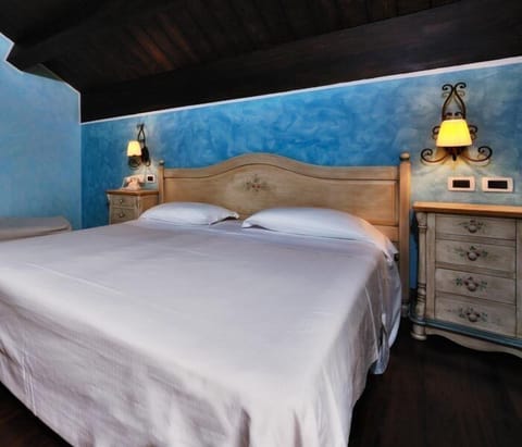 Standard Single Room | Minibar, in-room safe, desk, soundproofing