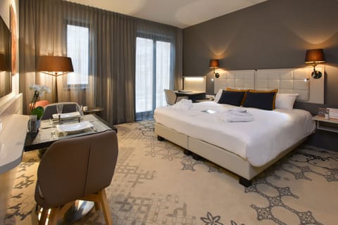 Superior Double Room, 1 King Bed | Premium bedding, minibar, in-room safe, desk