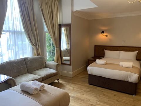 Superior Twin Room | Iron/ironing board, free WiFi, bed sheets