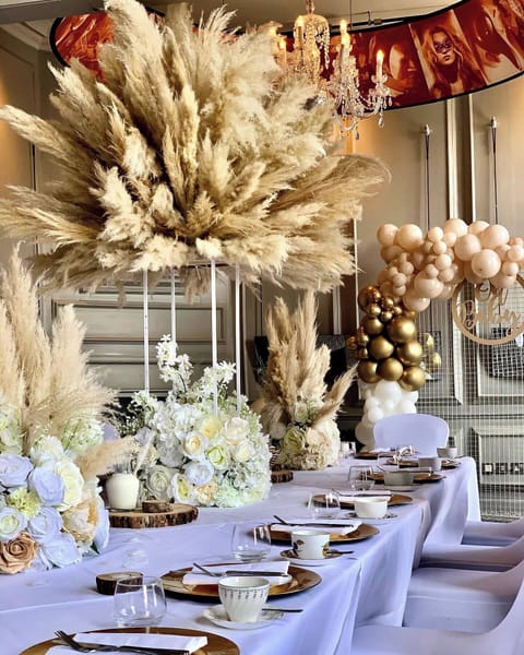 Lunch, dinner and brunch served