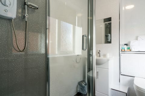 Superior Double Room, Ensuite | Individually decorated, individually furnished, blackout drapes