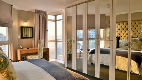 Premium bedding, down comforters, in-room safe, desk