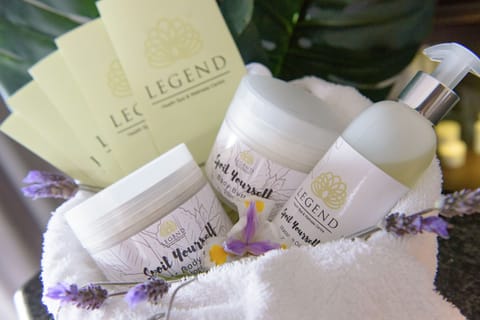 Couples treatment rooms, body treatments, aromatherapy