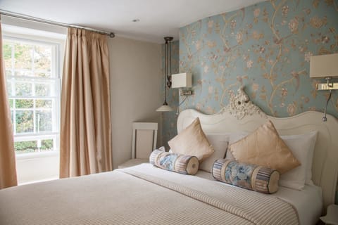 Luxury Double Room | Desk, iron/ironing board, free WiFi, bed sheets