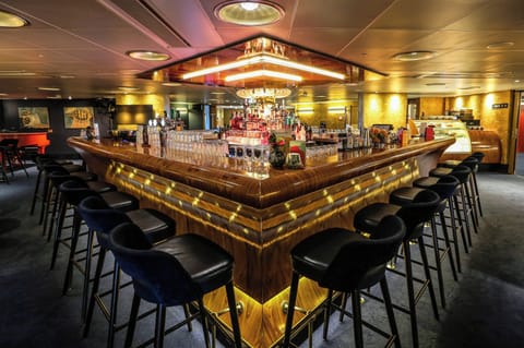 2 bars/lounges, wine bar