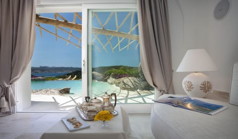 Minibar, in-room safe, free WiFi, bed sheets