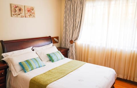 Family Suite | Premium bedding, minibar, desk, iron/ironing board