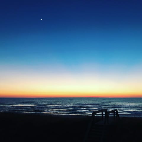 Moon after sunset. No filter. December 2017