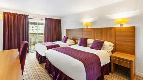 Standard Triple Room, Multiple Beds, Non Smoking | Individually decorated, individually furnished, desk, laptop workspace