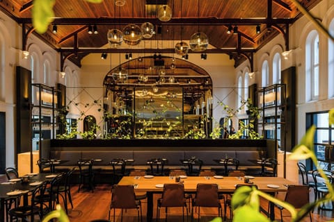 2 restaurants; breakfast, lunch, dinner, and brunch served
