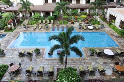 Direct Luxury Resort Pool View from your Oahu beach villa's lanai