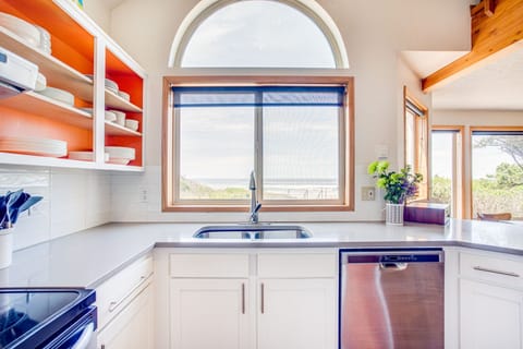 An ocean view can make everything better, even dishes!
