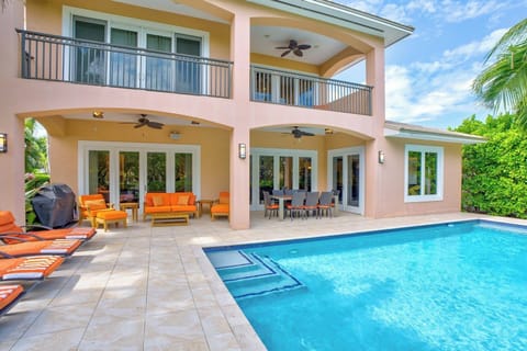 Welcome to M12 — your coastal escape in the Florida Keys!