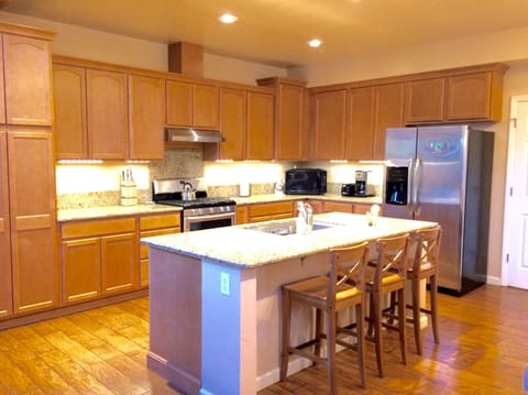 Spacious kitchen, fully stocked with everything but your favorite food and drink