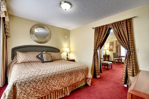 Lawn View Suite  1 King Bed | Desk, iron/ironing board, free WiFi, bed sheets